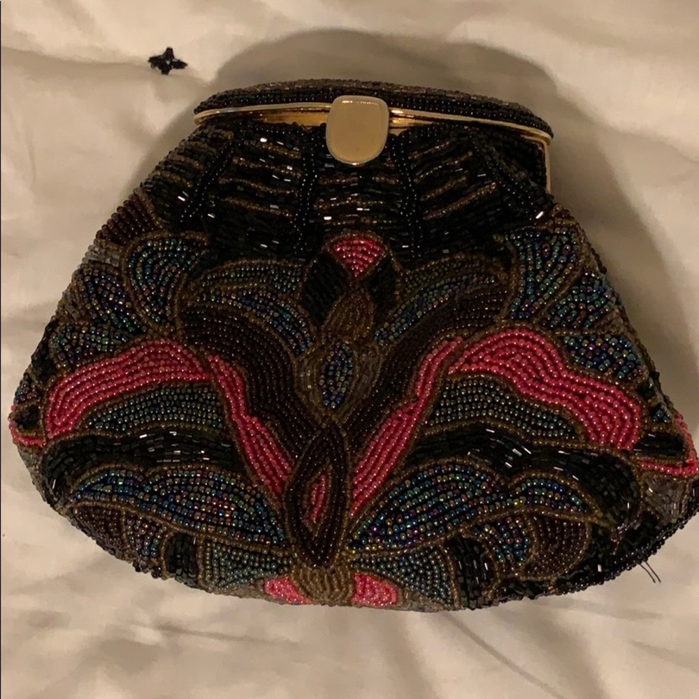 Vintage beaded handbag with hidden chain